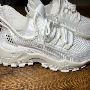 Stylish White Athletic Shoes for Women